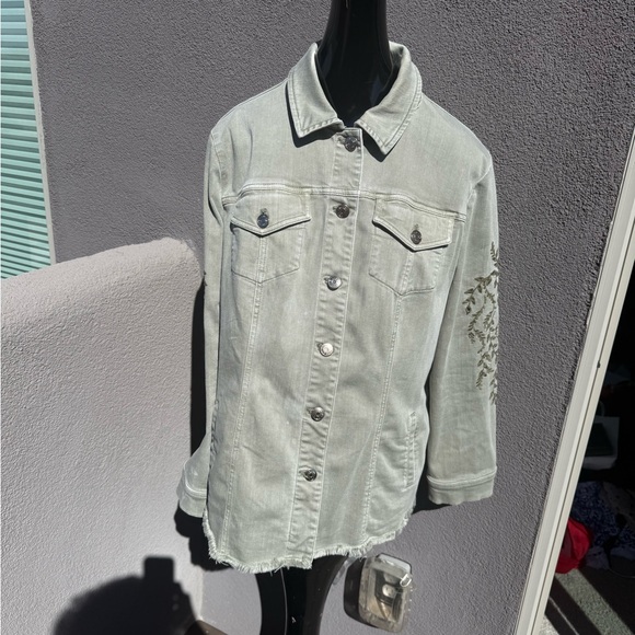 Chico's Womens Embroidered Sage-Denim Jacket Size XL (3) Frayed Hem - Picture 3 of 4